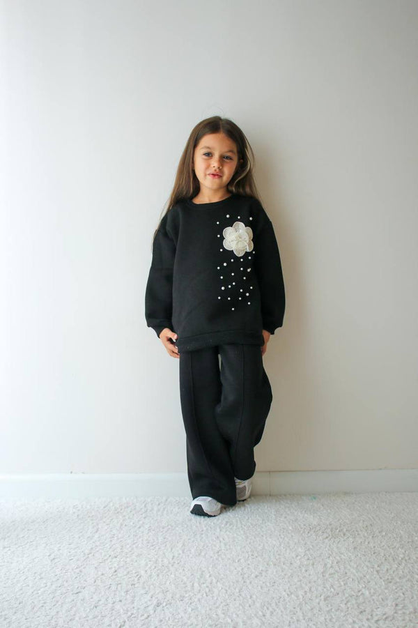 طقم ناعم اسود تطريز 3-10سنوات